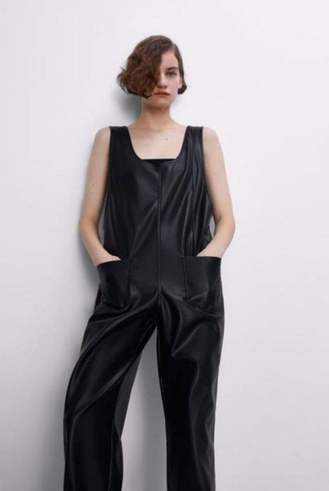 Продам женский комбинезон из экокожи