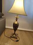 Metalowa zdobiona lampa