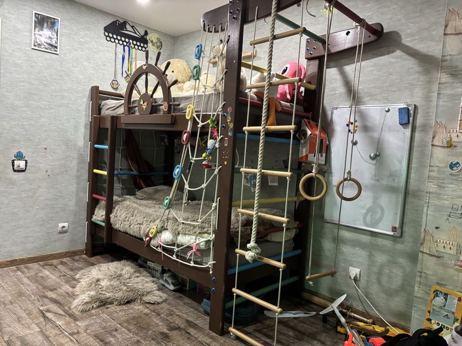 Кровать дитяча двоповерхова