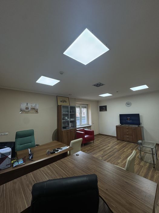 Здам в суборенду фасадне приміщення