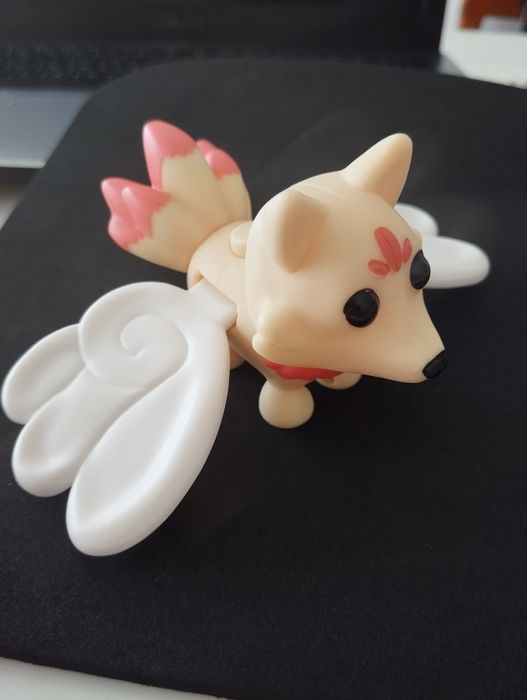 Figurino "adopt me!"