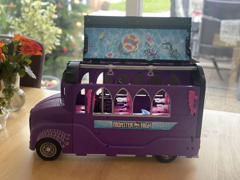 Игрушечный школьный автобус  Monster Hich