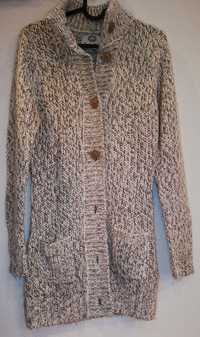 Długi swetr z kieszeniami