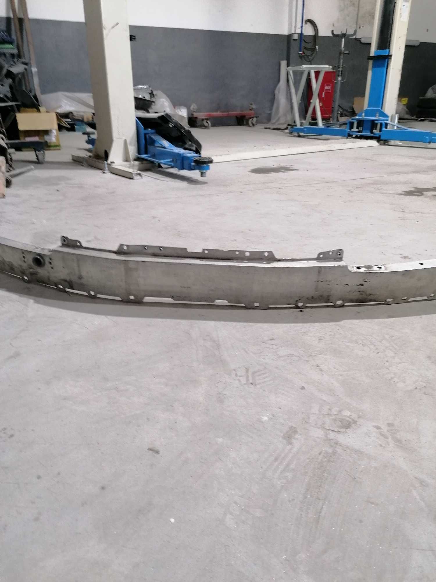 Suporte, para-choques frente Alma em Alumínio Mercedes W205