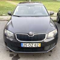 SKODA Octavia 1.6 TDI com livro de revisões