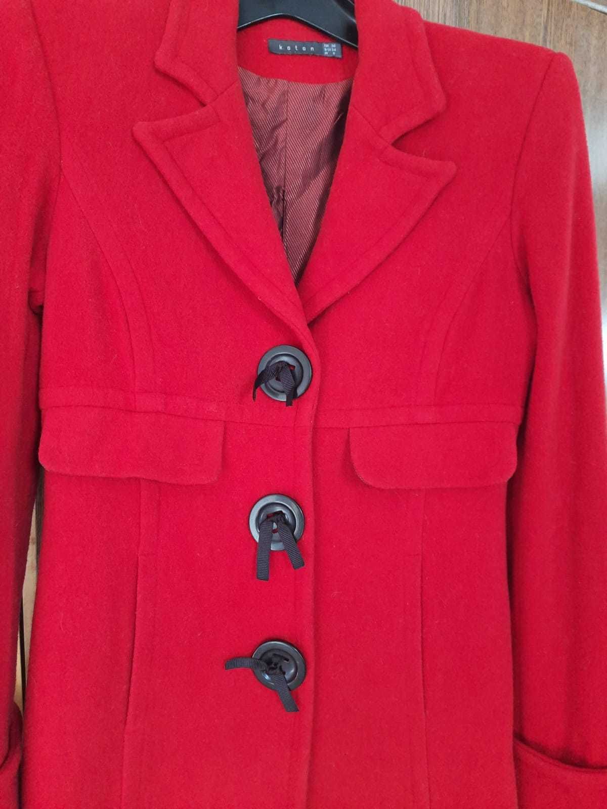 Czerwony  elegancki płaszcz Roz.36 Dobry gatunkowo.