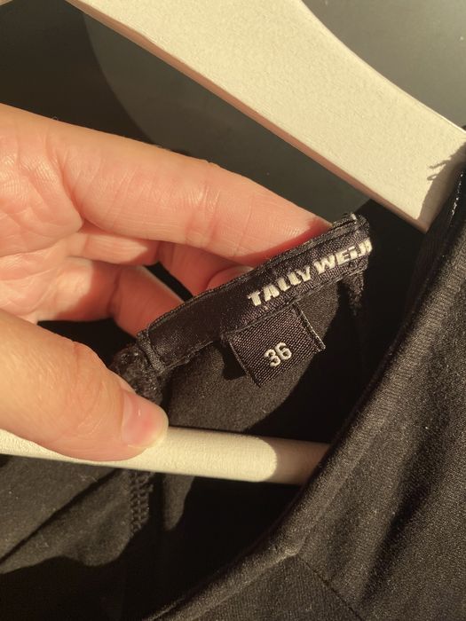 Czarna sukienka tally weijl