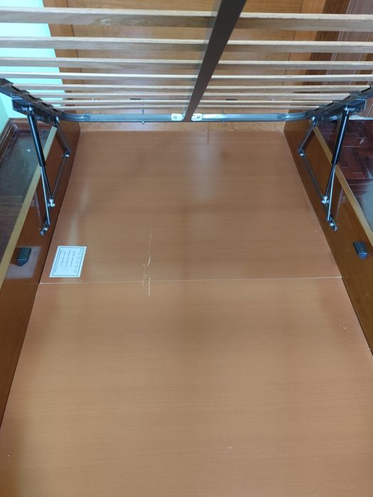 Cama com estrado elevatório em Cerejeira
