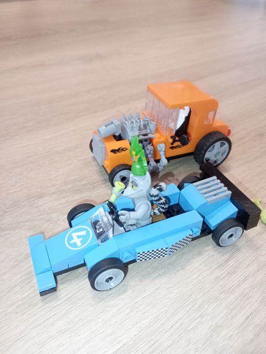 Cobi Pingwiny z Madagaskaru Hot Rod Race w zoo w zoo 26155