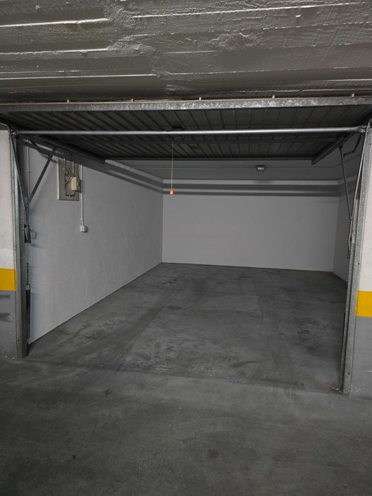 Garagem com bastante espaço