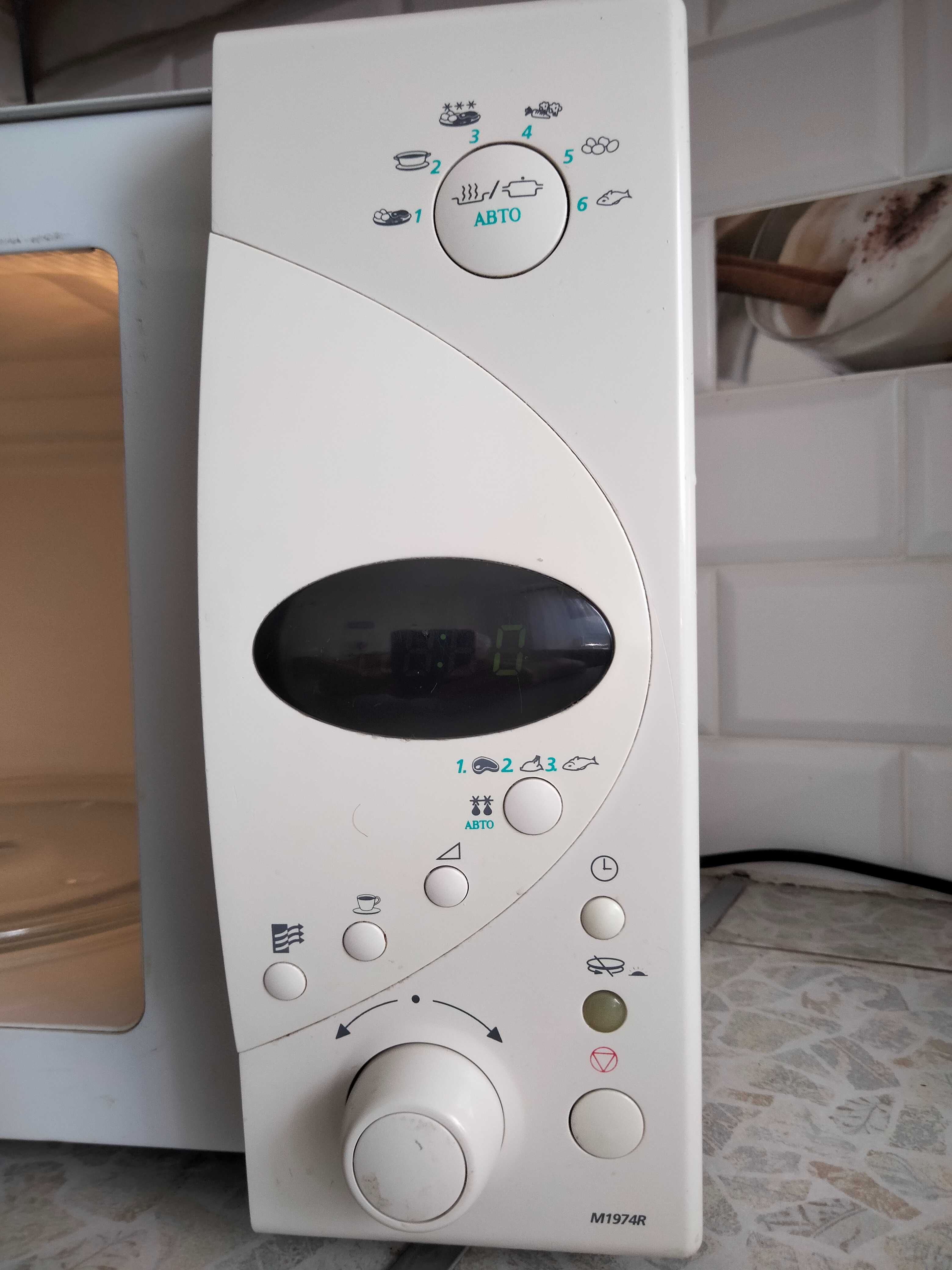 Продам микроволновую печьSamsung M1974R в хорошем состоянии, объем26л.