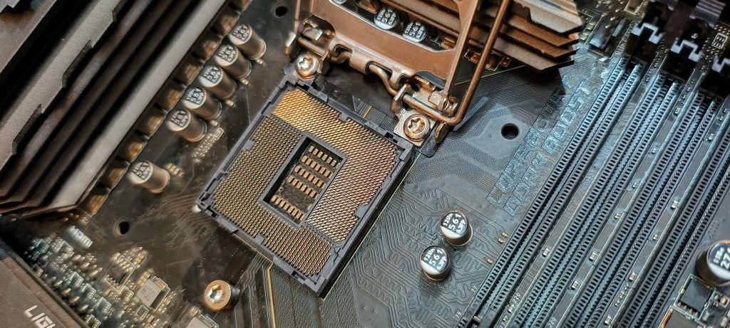 MSI Z590 Tomahawk uszk