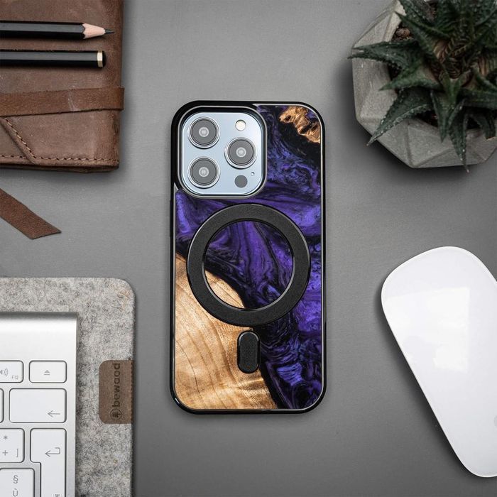 Etui Bewood Unique Drewno i Żywica na iPhone 14 Pro - Fioletowo-Czarne