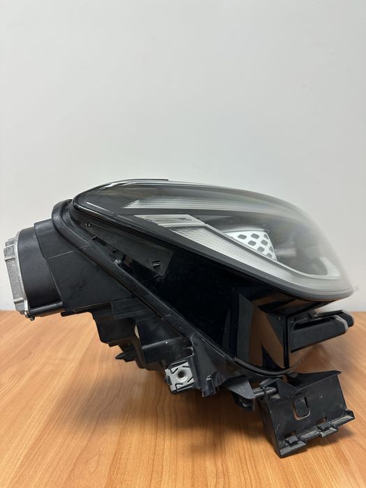 Vw ID4 USA передня права фара/11A.941.036.A