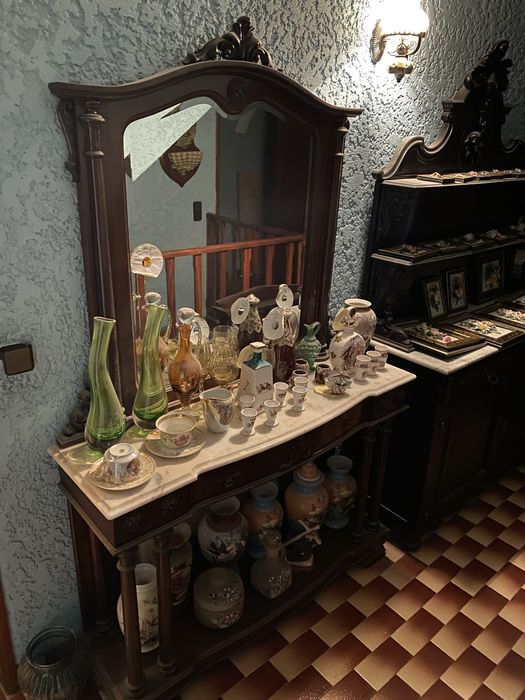 Móvel de Corredor com Espelho e Tampo em Mármore