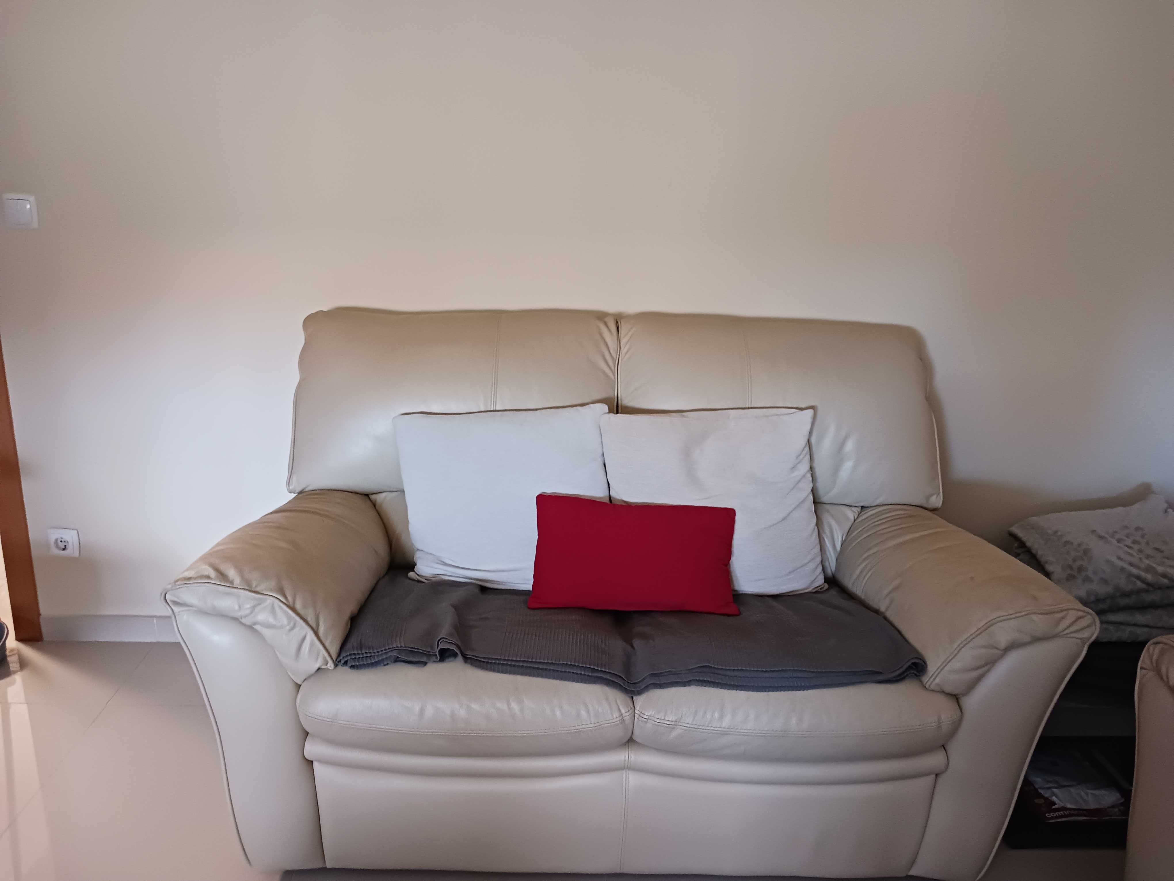 Vendo Sofás Chateau d’Ax | Pele| Chaise Long 3 lugares +Sofá 2 lugares