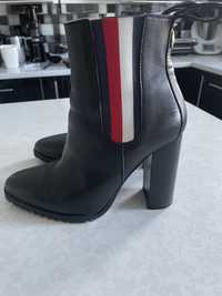 Botki Tommy Hilfiger roz.39 Jak nowe