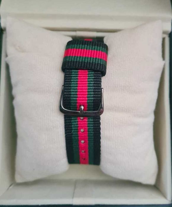 Zegarek damski Gucci średnica 3,4cm  nowy w pudełku