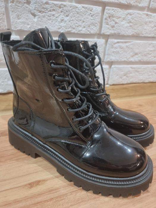 Nowe trapery ,botki lakierwane buty