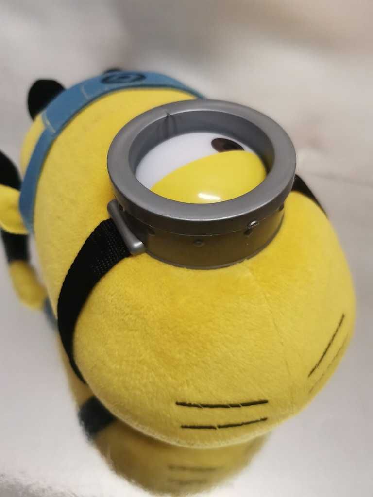 Minionek STUART maskotka Minionki plastikowe gogle 30cm minion