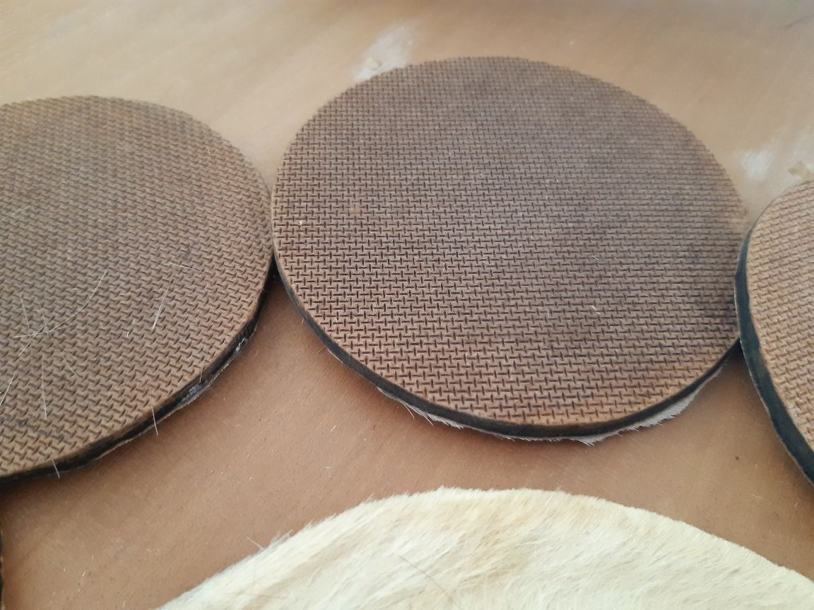 Conjunto de bases de garrafa e copos em pÊlo