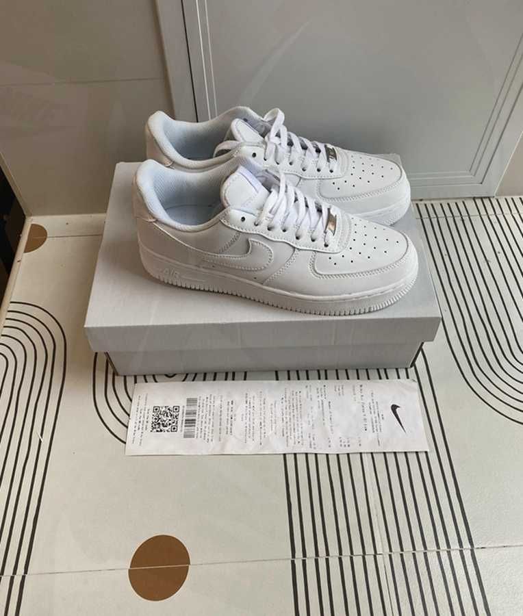 Damskie tenisówki Nike Air Force 1 '07 w rozmiarze 40