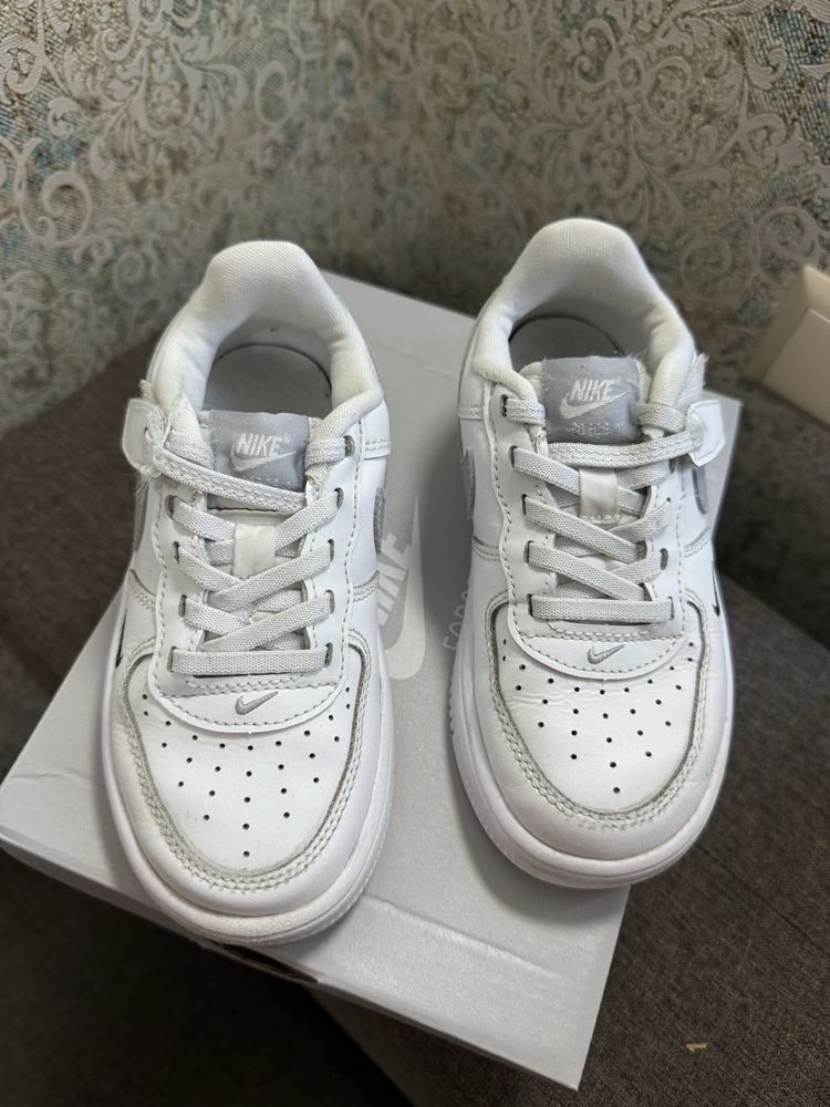 Оригінальні кросівки Nike (EU 28.5 / UK 11 / 17,5 см)