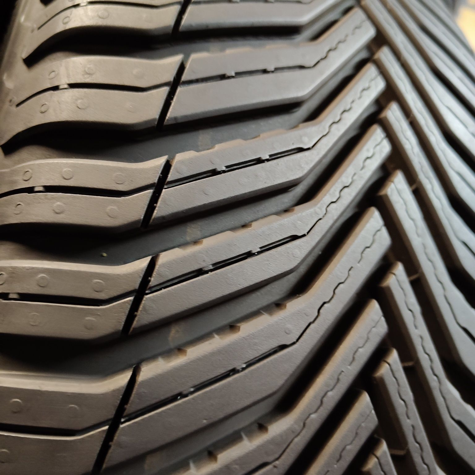 255/65/18 Sprzedam parę opon całorocznych Michelin