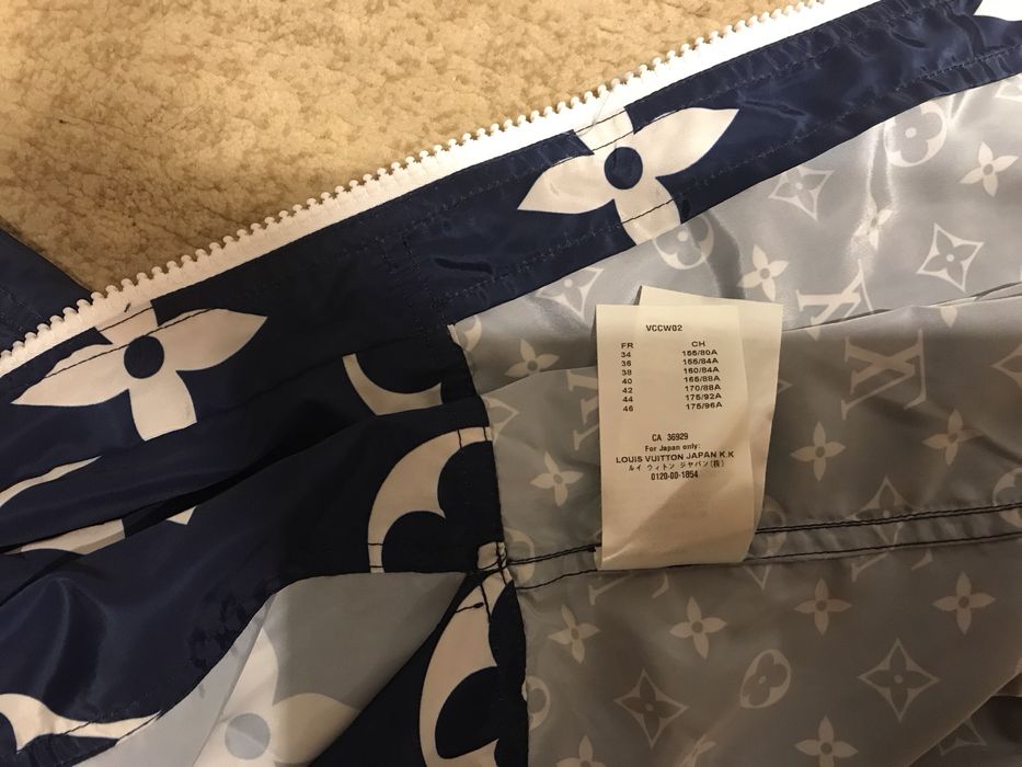 Жіноча вітровка - оригінальна від Louis Vuitton. Розмір М.