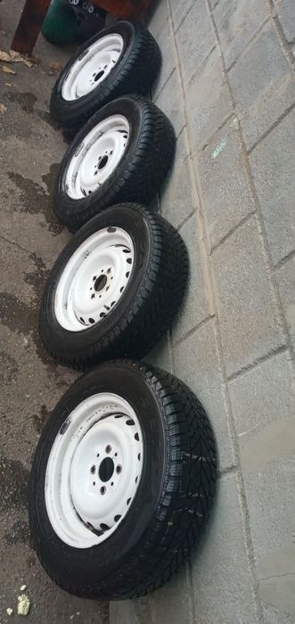 Продам комплект зимової резини р13