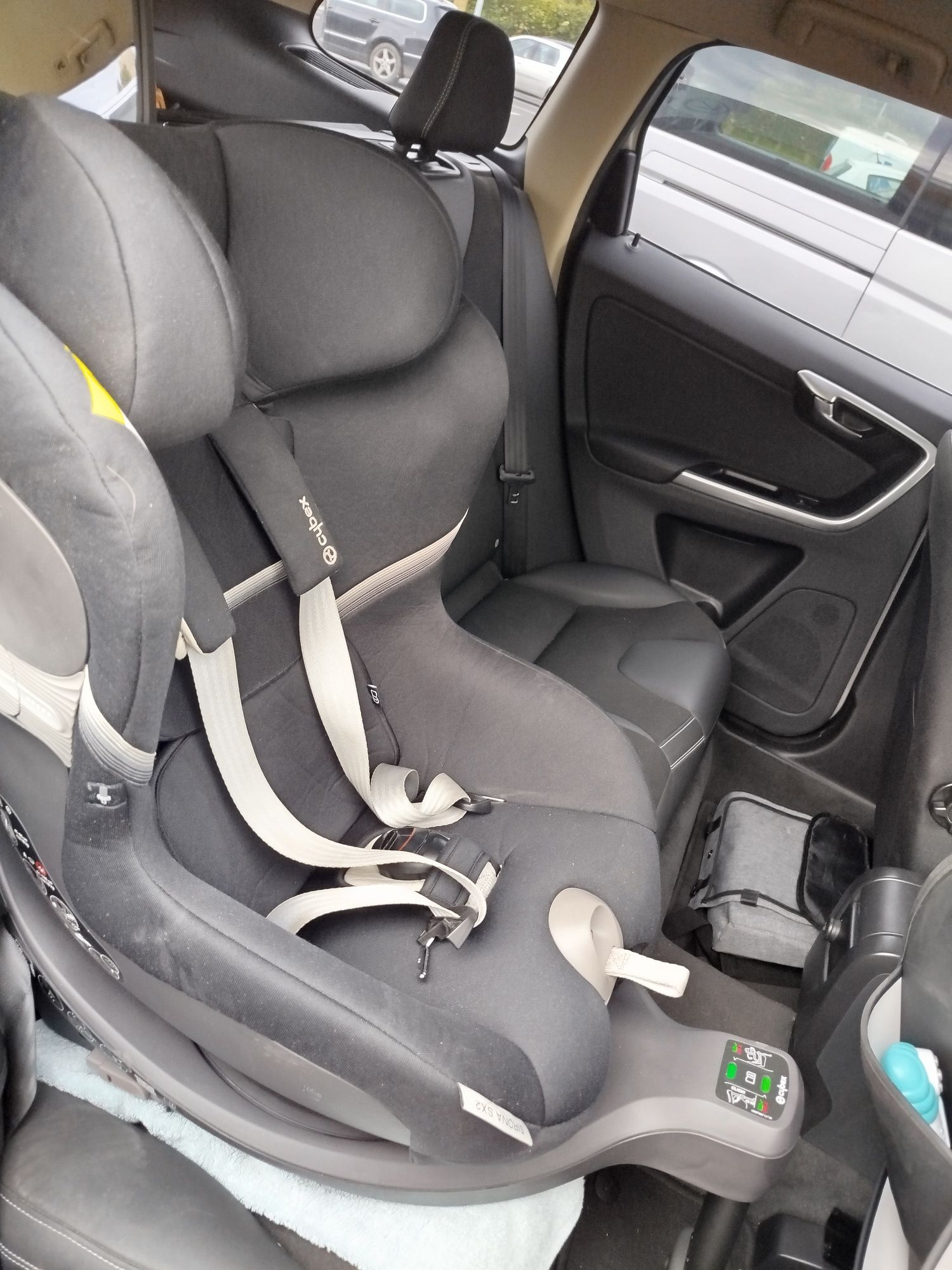 Cybex Sirona SX2 fotelik samochodowy obrotowy