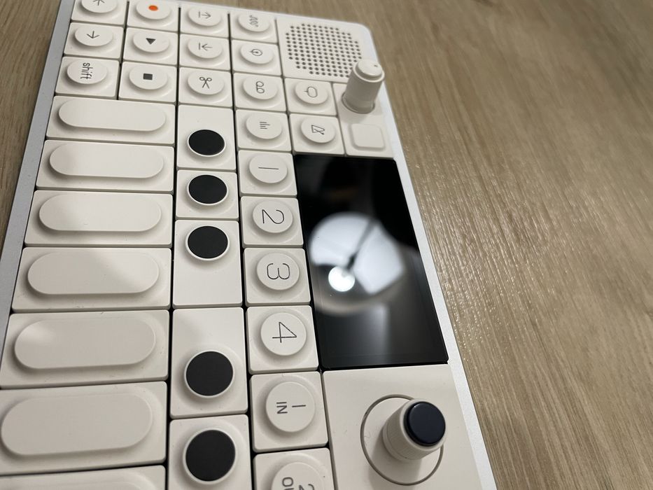 Teenage Engineering OP-1 field - Syntezator i Sampler