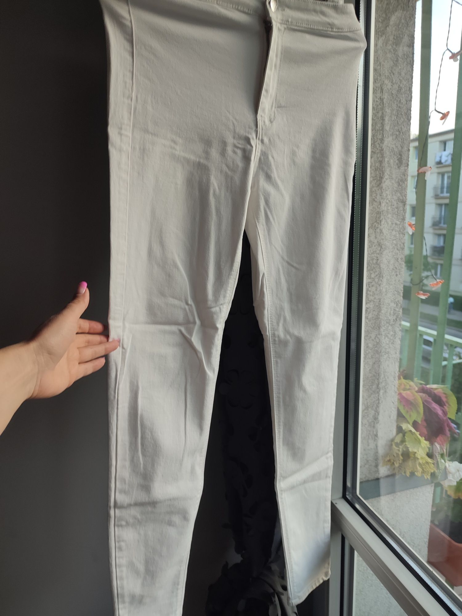 Spodnie.   białe  dla mnie rozmiar S