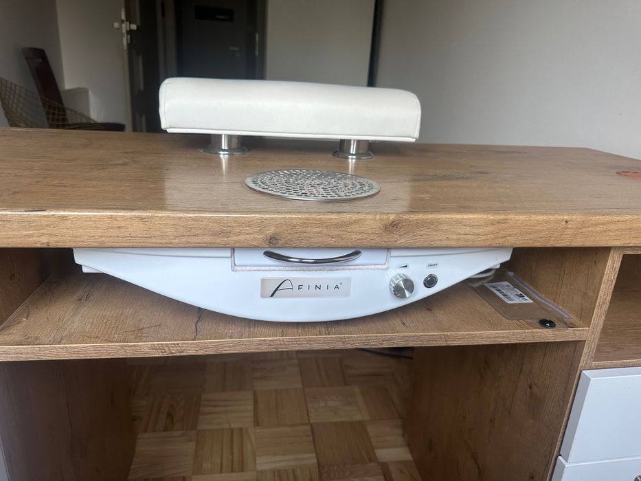 Biurko kosmetyczne z pochłaniaczem Afinia, 990zl