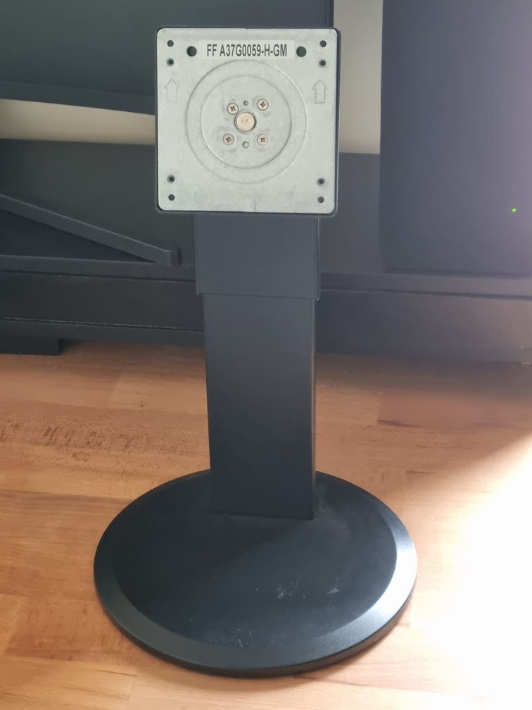 Uchwyt do monitora, stopa, ramię. VESA 100, obracany