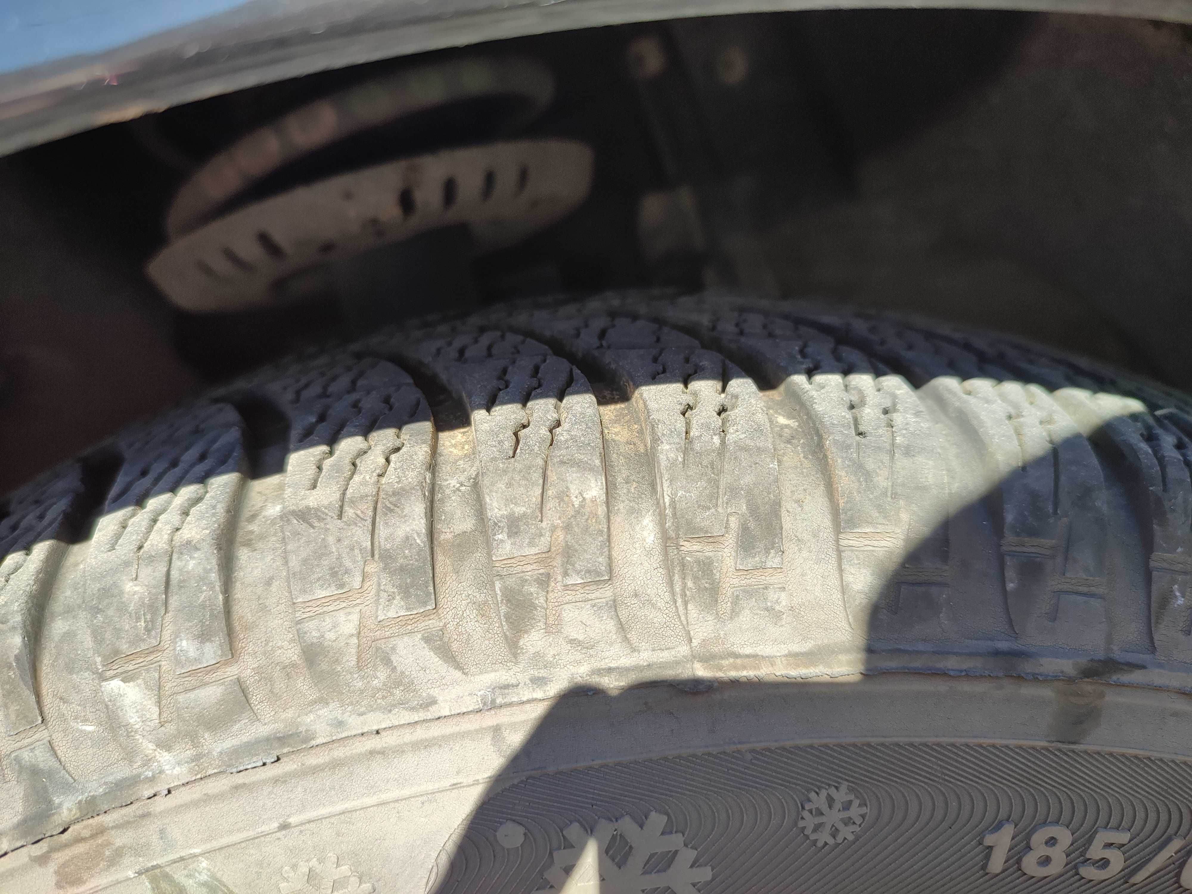 Opony zimowe z felgami 185/65 R15