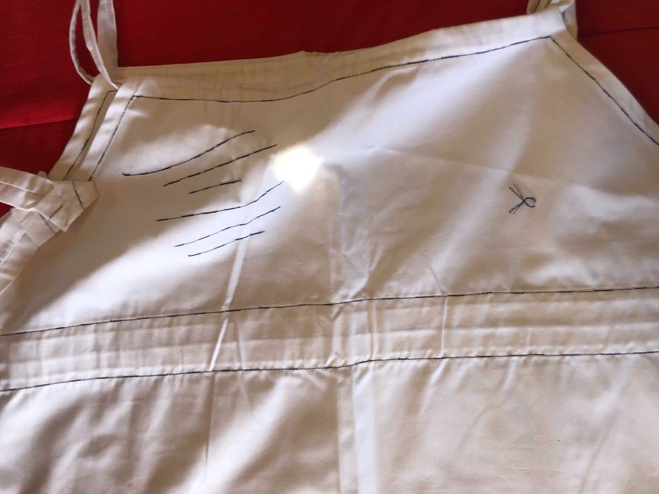 Avental com bolso grande bordado