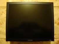 Monitor SAMSUNG 19 cali z bajerami.