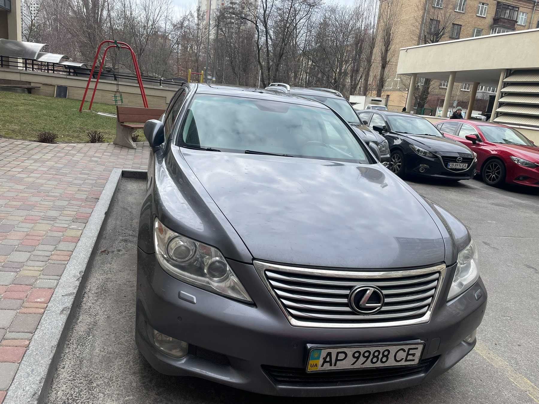 Продаж  Lexus LS 460, рік випуску 2012