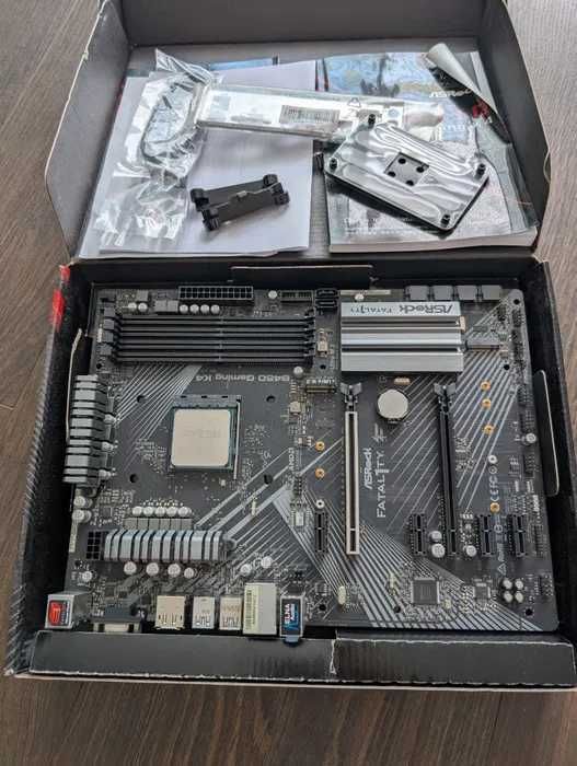 Motherboard + Ryzen 3 + 8GB RAM - 50 EUR