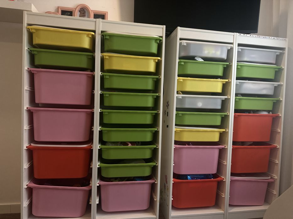 Estantes Ikea de arrumação com caixas TROFAST