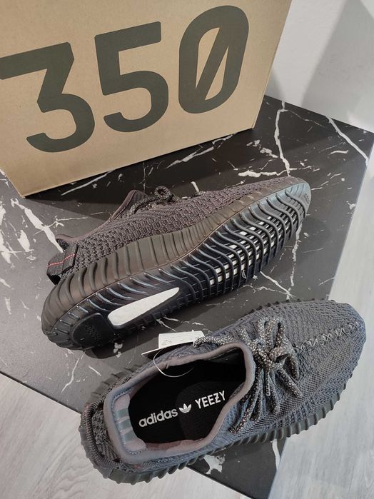 Кросівки YEEZY Boost 350 V2 Black (Non-reflective)