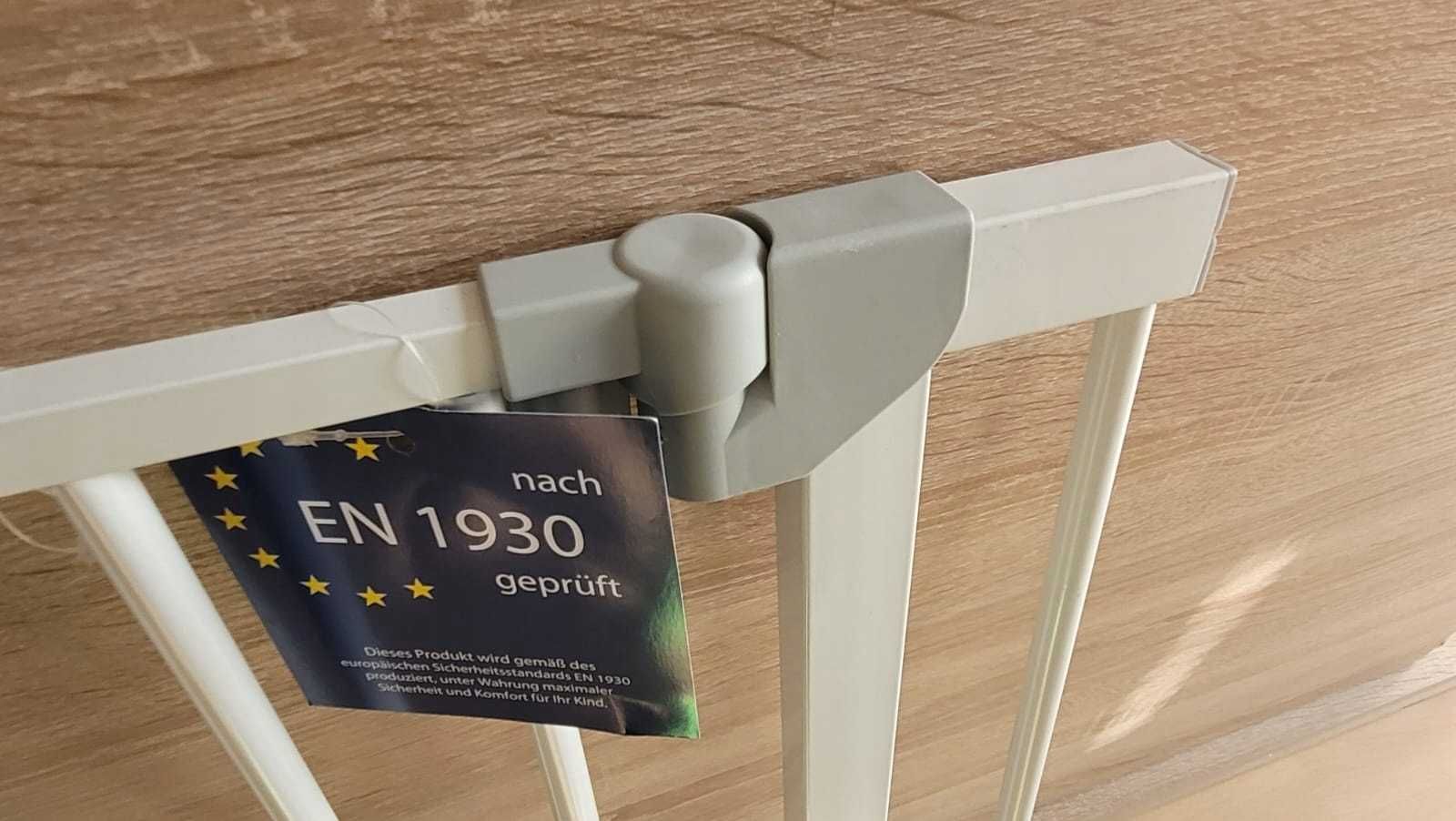 Hauck AutoClose Barierka ROZPOROWA z NISKIM PROGIEM na drzwi 75-80 cm