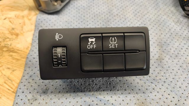 GLV166170 Блок кнопок Mazda 3 BM