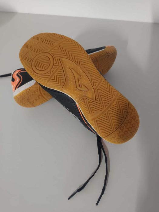Sapatilhas Joma pretas e laranja