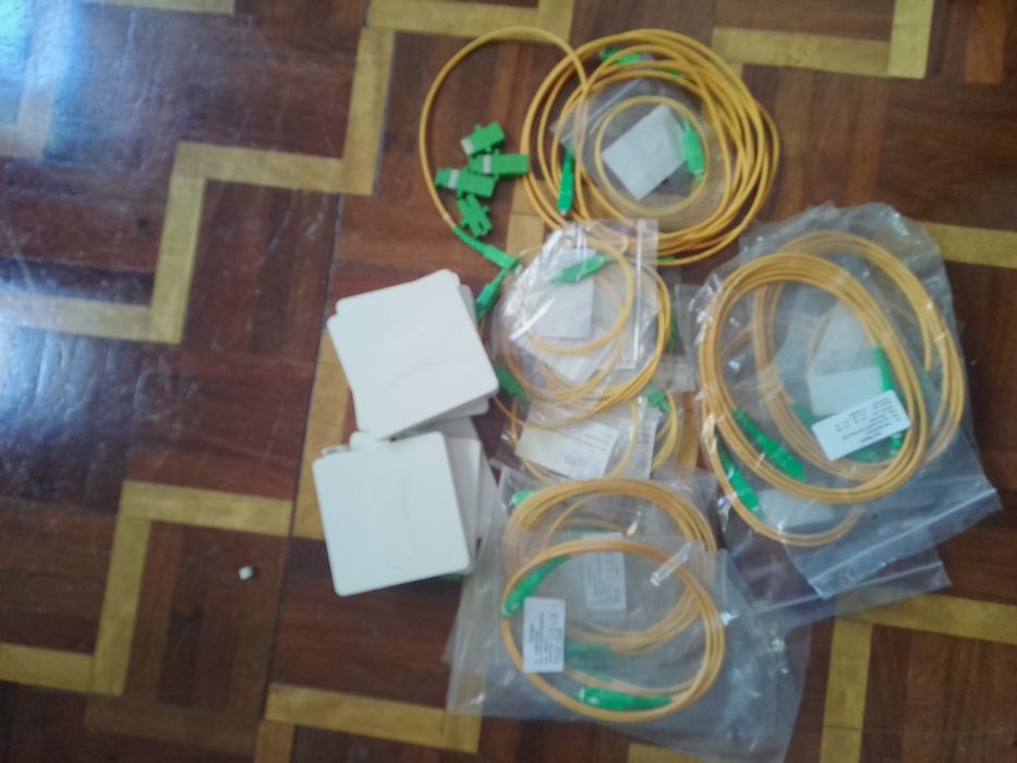 Materiais de telecomunicações