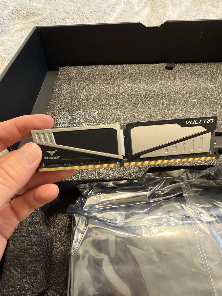 Vulcan / DDR4 / оперативна память 2 по 16 gb / 32 gb