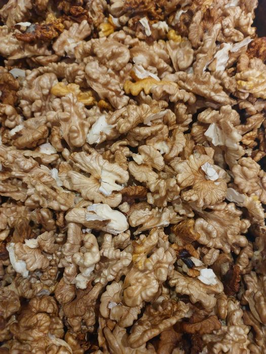 Orzechy  włoskie  łuskane  obrane z własnej  plantacji  kg