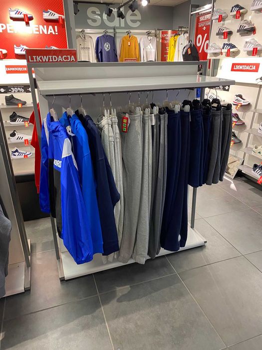 Meble do salonu z odzieżą i obuwiem