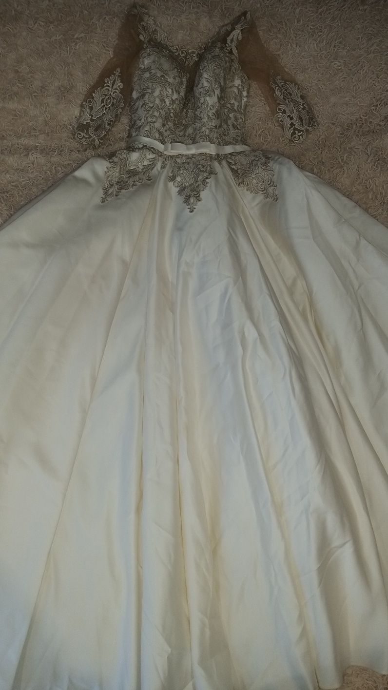 Весільна  сукня  Атласна сукня